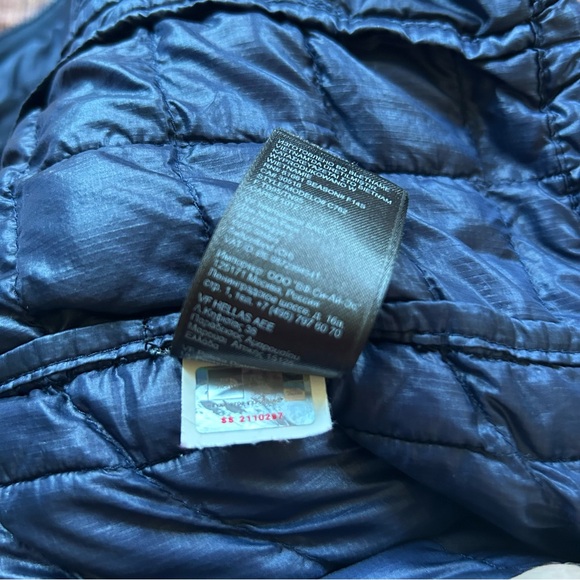 Men’s The Northface Thermoball Jacket Navy Size Medium - Picture 3 of 14